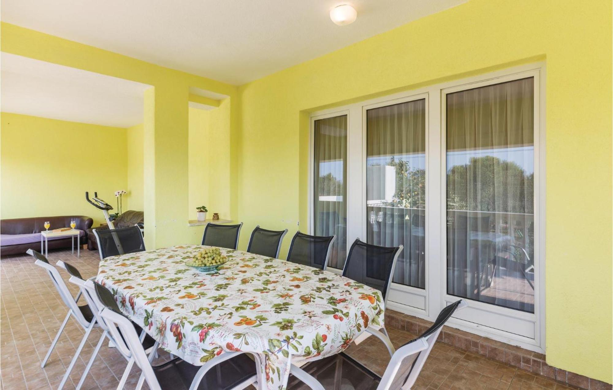 4 Bedroom Beautiful Apartment In Štinjan Zewnętrze zdjęcie