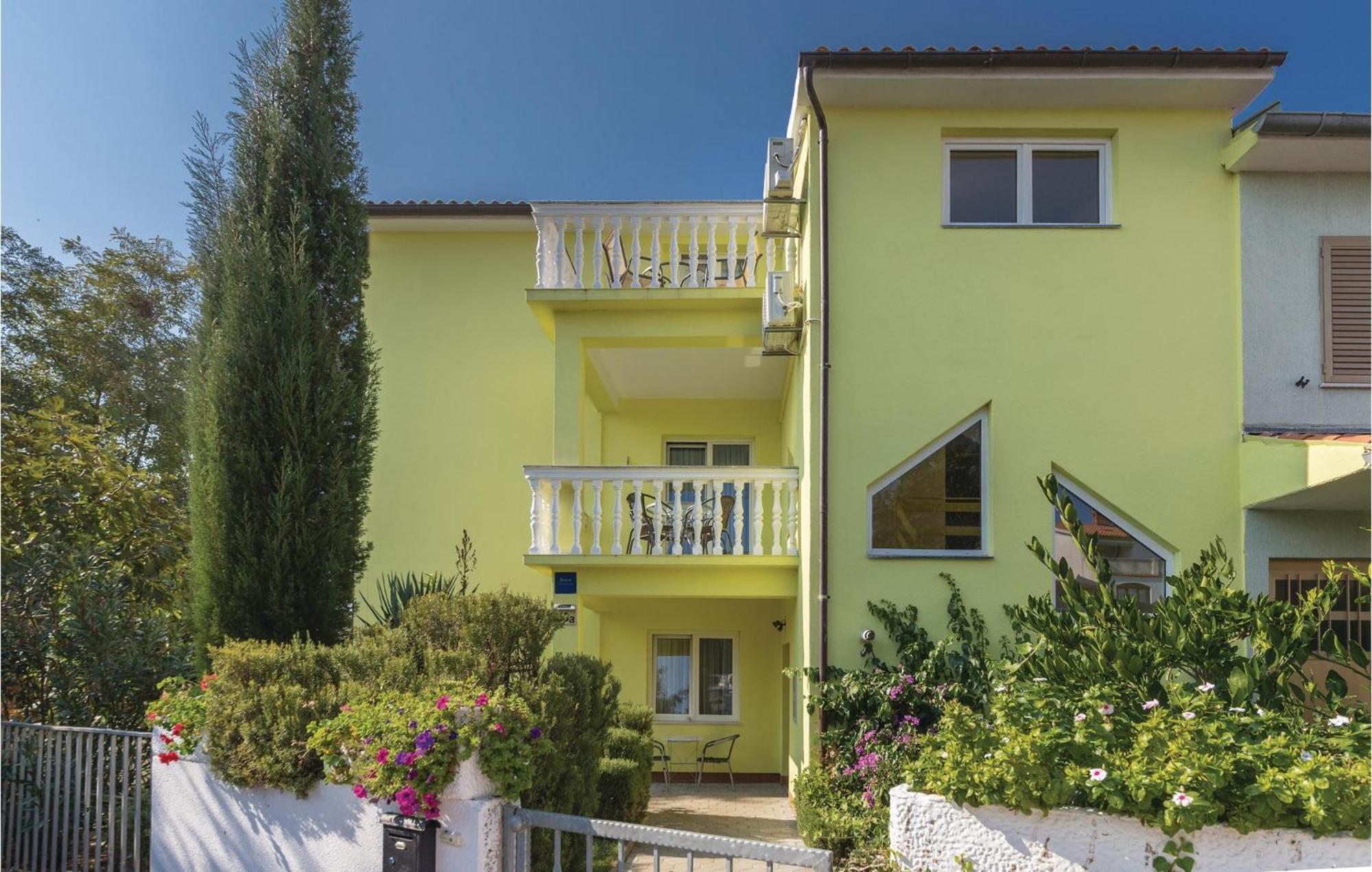 4 Bedroom Beautiful Apartment In Štinjan Zewnętrze zdjęcie